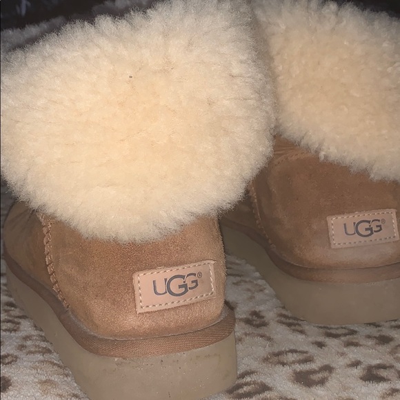 COPY - UGG Boots Button Bailey - Picture 3 of 4